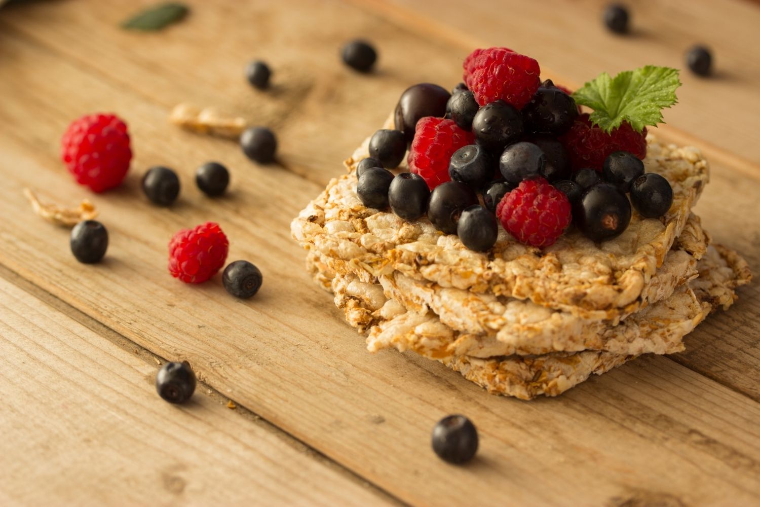 Dei biscotti ai cereali e della frutta